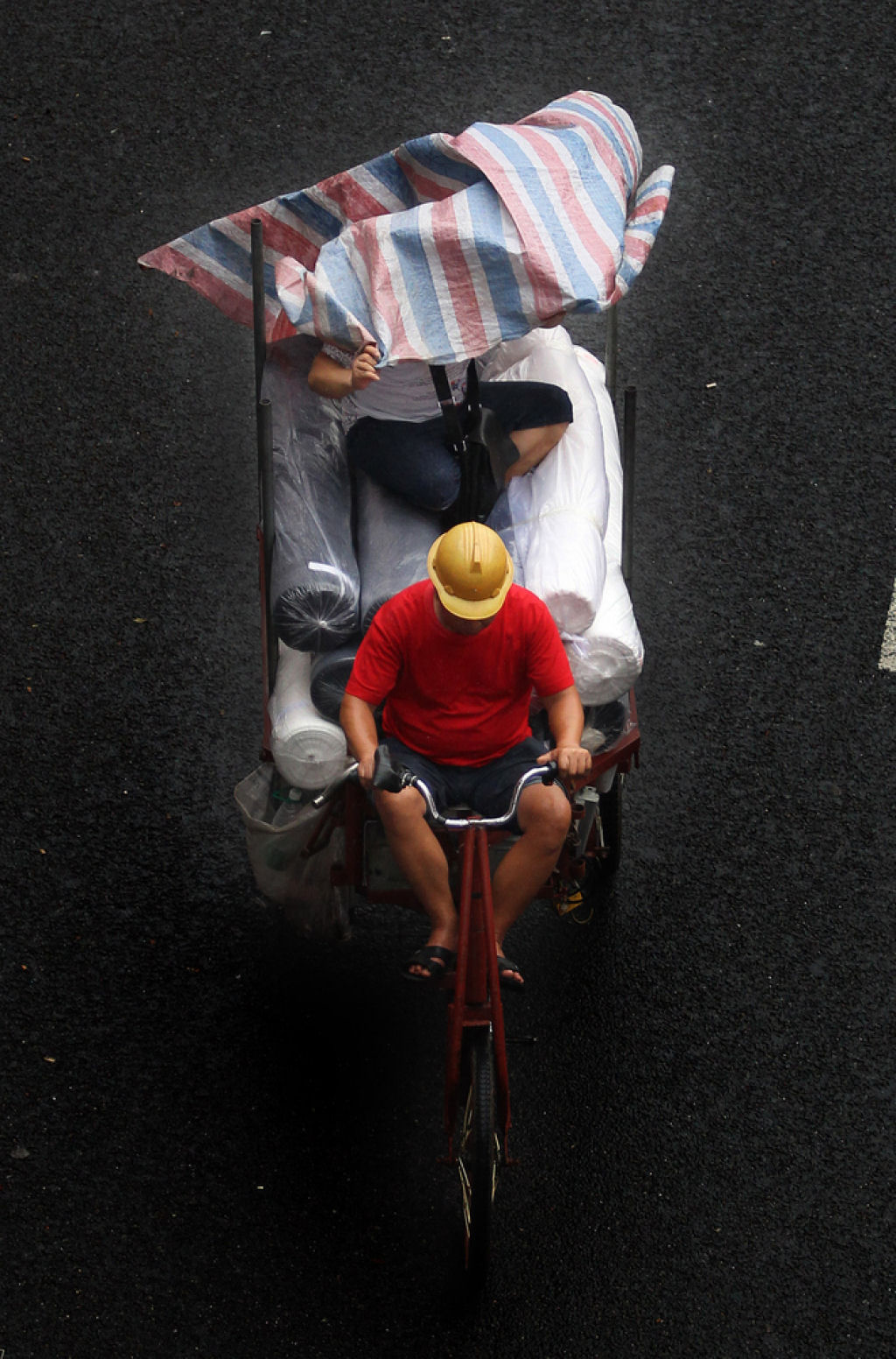 Fotos aéreas capturam a vida sobre o triciclos em Cantão, na China 10