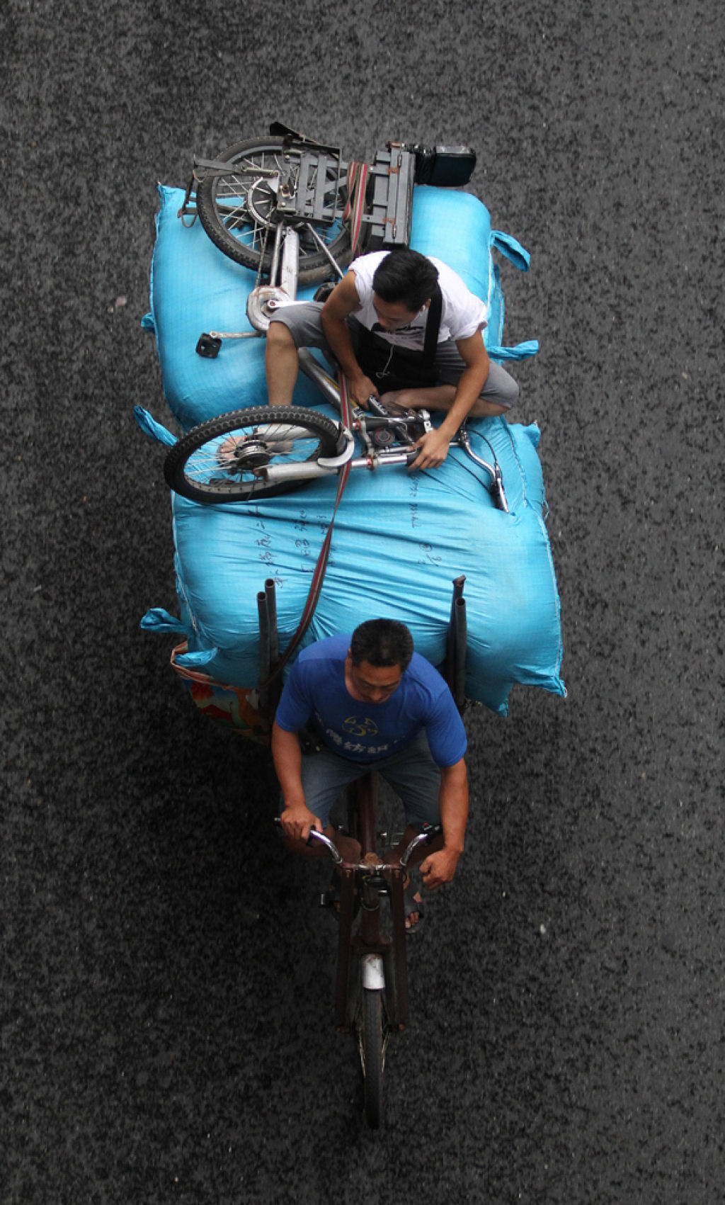 Fotos aéreas capturam a vida sobre o triciclos em Cantão, na China 11