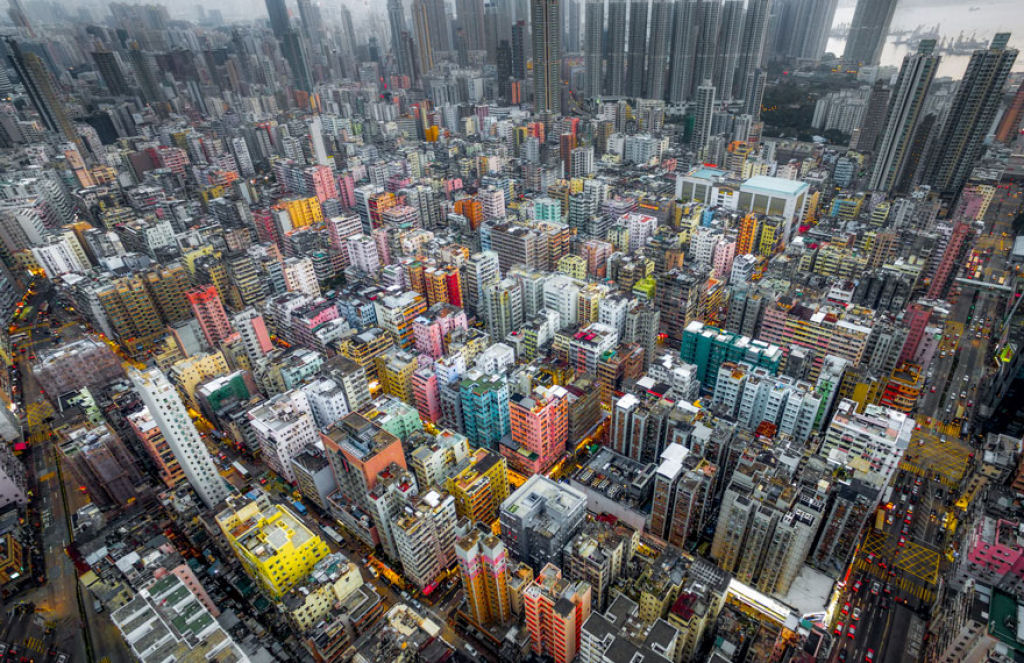 Fotos de drones revelam a incrvel densidade de arranha-cus em Hong Kong 02