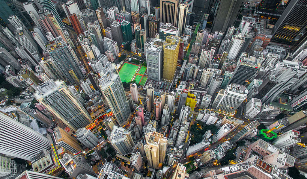 Fotos de drones revelam a incrvel densidade de arranha-cus em Hong Kong 04