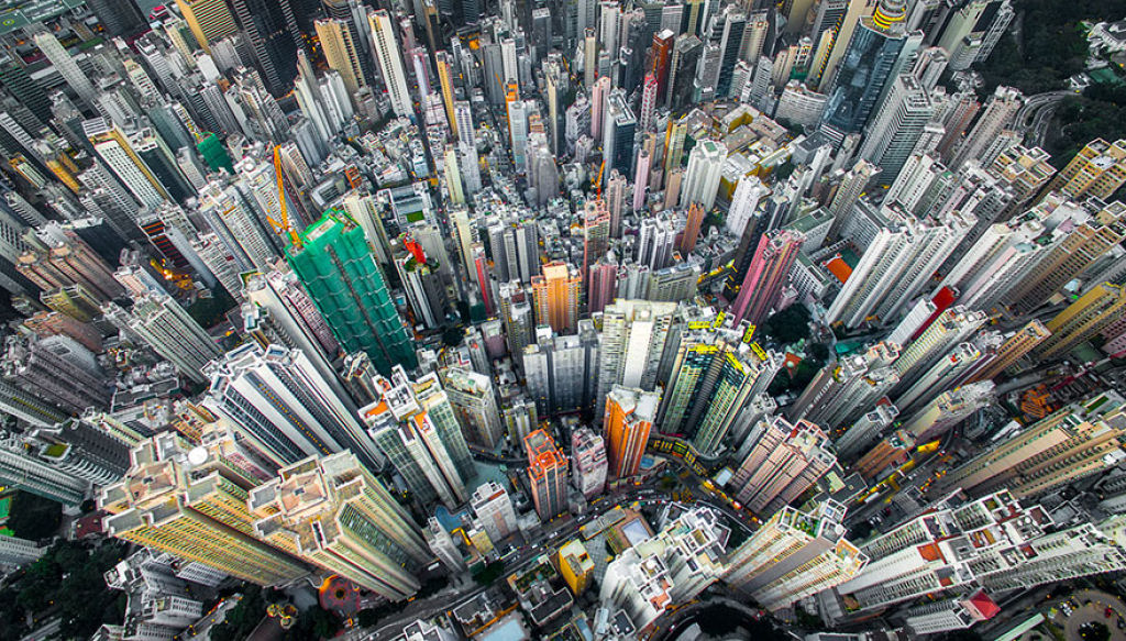 Fotos de drones revelam a incrvel densidade de arranha-cus em Hong Kong 05
