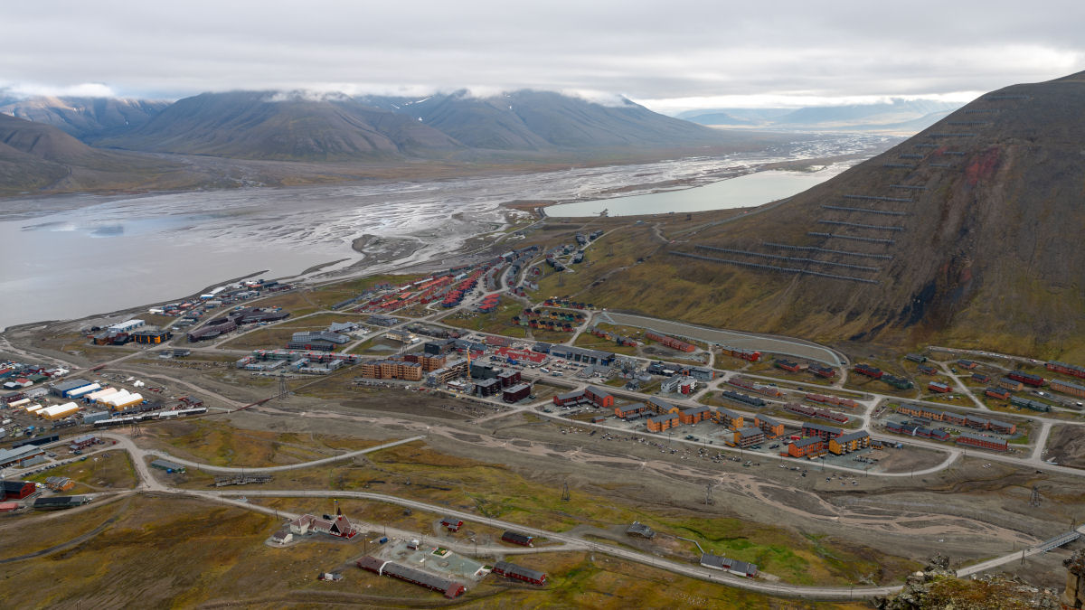 Para sair de casa em Longyearbyen  obrigatrio o porte de um rifle