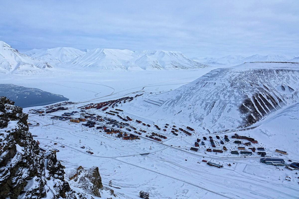 Para sair de casa em Longyearbyen  obrigatrio o porte de um rifle