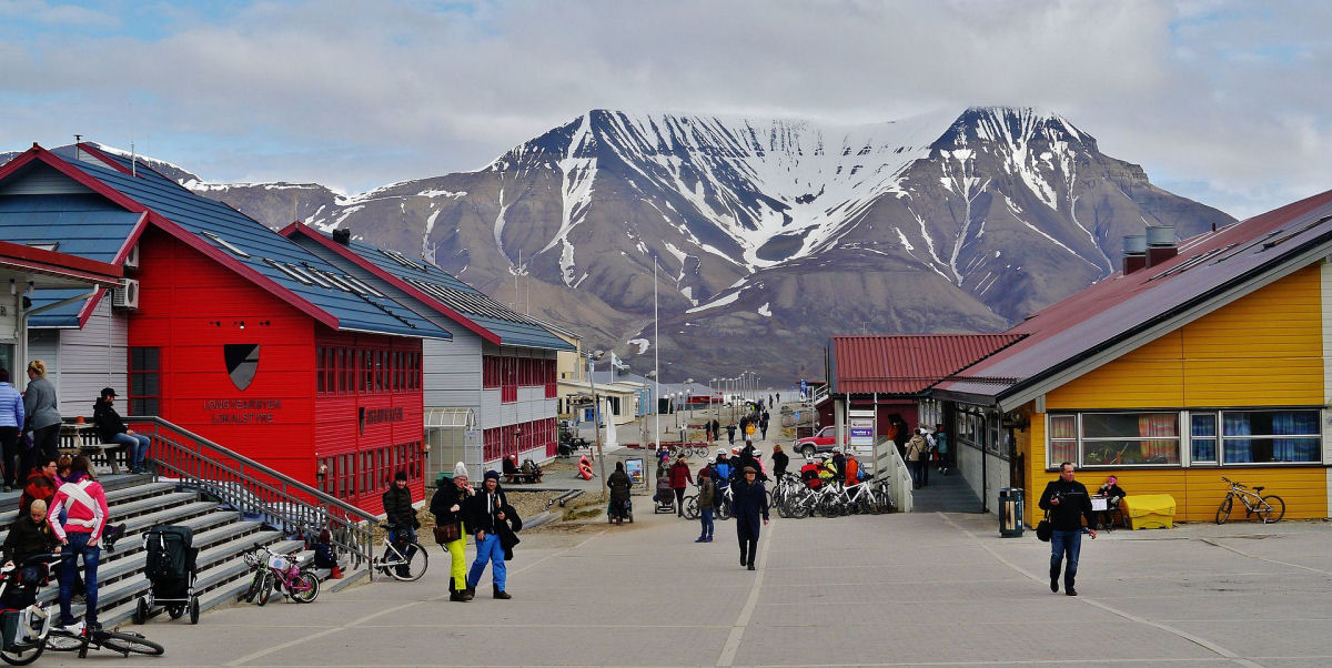 Para sair de casa em Longyearbyen  obrigatrio o porte de um rifle