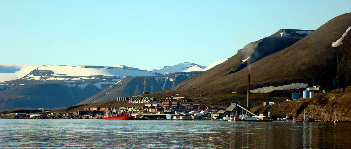 Para sair de casa em Longyearbyen  obrigatrio o porte de um rifle