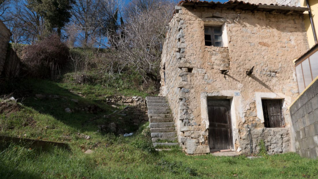 Bela vila italiana est vendendo suas casas histricas por apenas 4 reais 04