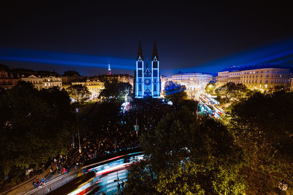 O espetacular festival anual de luzes em Praga 01