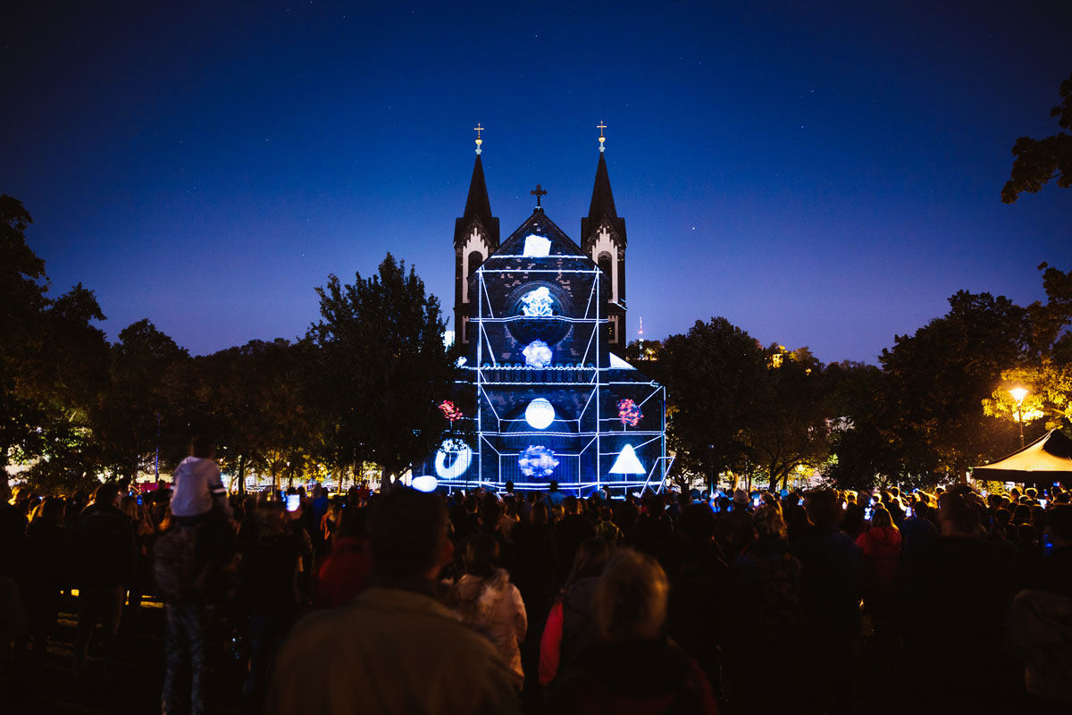 O espetacular festival anual de luzes em Praga 28