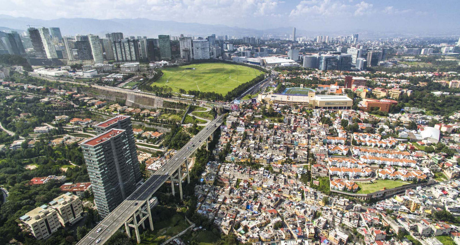 Um drone capturou essas fotos chocantes da desigualdade na maior cidade do México 01