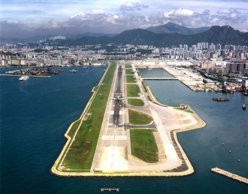 Kai Tak, o antigo aeroporto localizado no meio da densidade urbana de Hong Kong