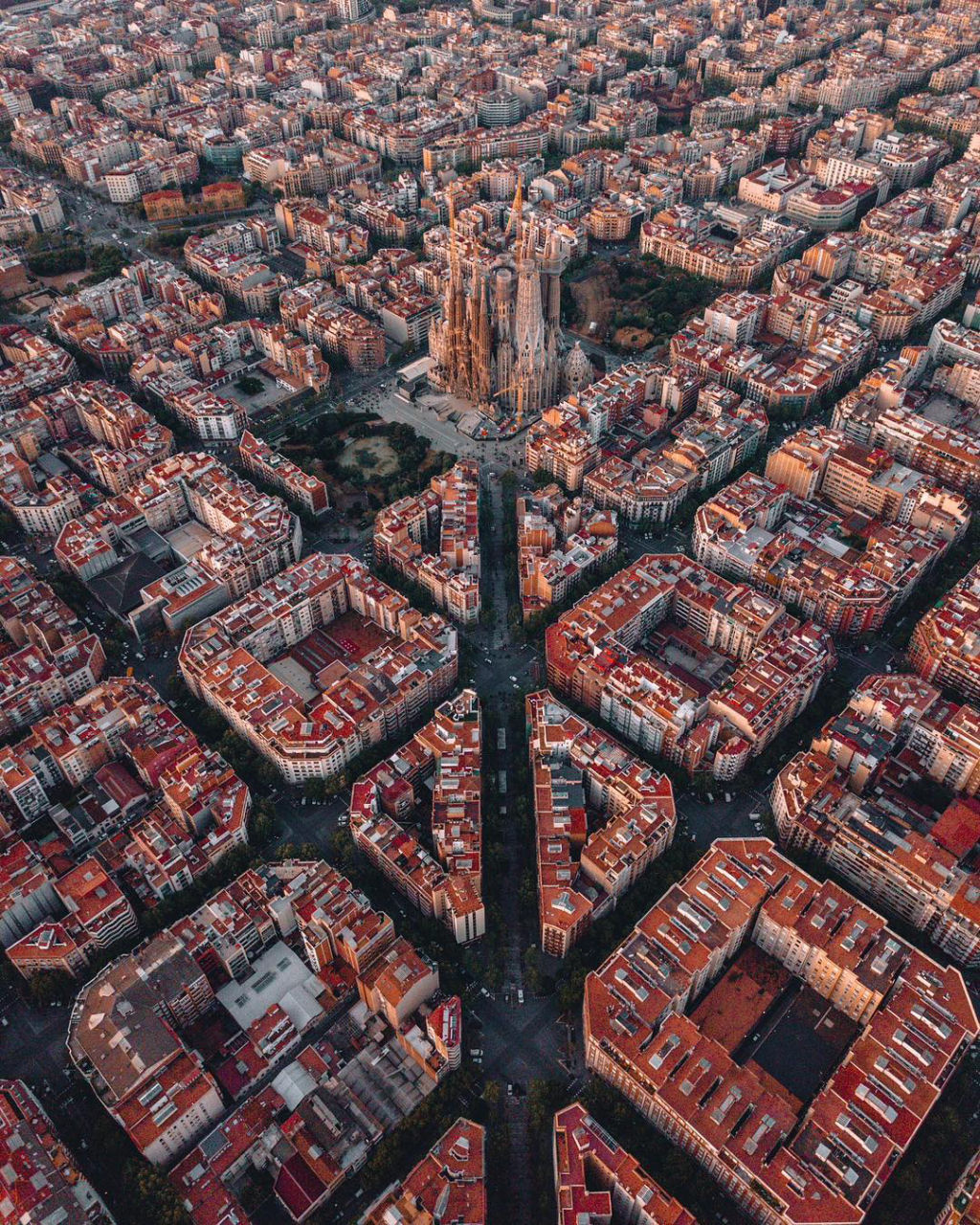 Barcelona geométrica: as fotografias a vista de drone que recolhem a beleza da cidade 01