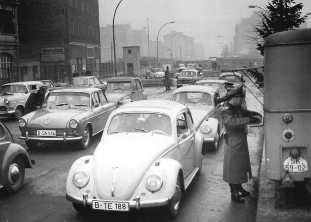 O que voc podia fazer, e o que no, ao dirigir na Berlim Oriental durante a Guerra Fria