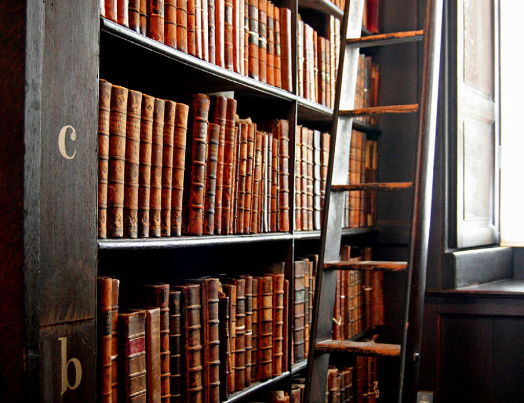 O salo principal desta biblioteca em Dublin tem 300 anos e mais de 200.000 livros 06