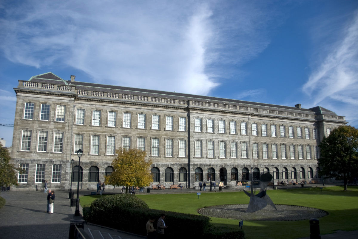 O salo principal desta biblioteca em Dublin tem 300 anos e mais de 200.000 livros 10