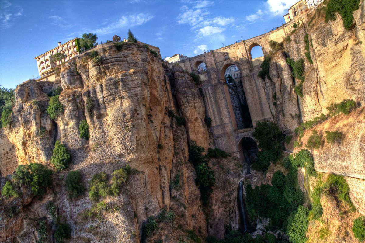 Ronda, um fantstico assentamento espanhol dependurado na falsia