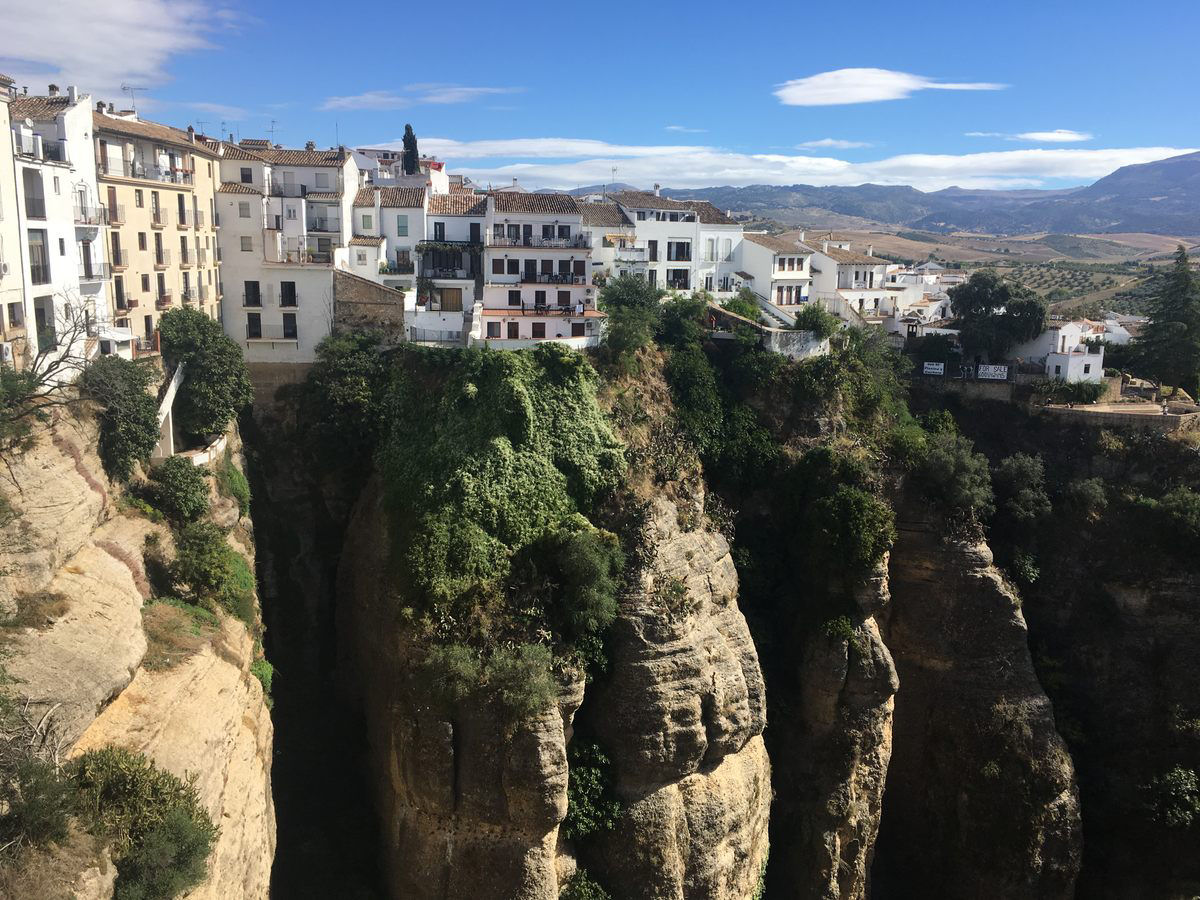 Ronda, um fantstico assentamento espanhol dependurado na falsia