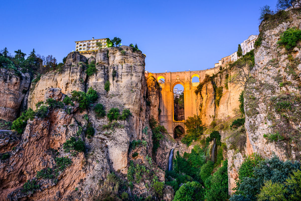 Ronda, um fantstico assentamento espanhol dependurado na falsia