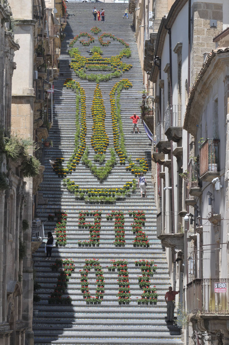 Scala di Santa Maria del Monte - Provavelmente a escadaria mais lindamente decorada do mundo 01