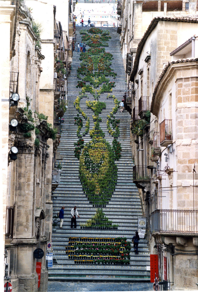 Scala di Santa Maria del Monte - Provavelmente a escadaria mais lindamente decorada do mundo 02