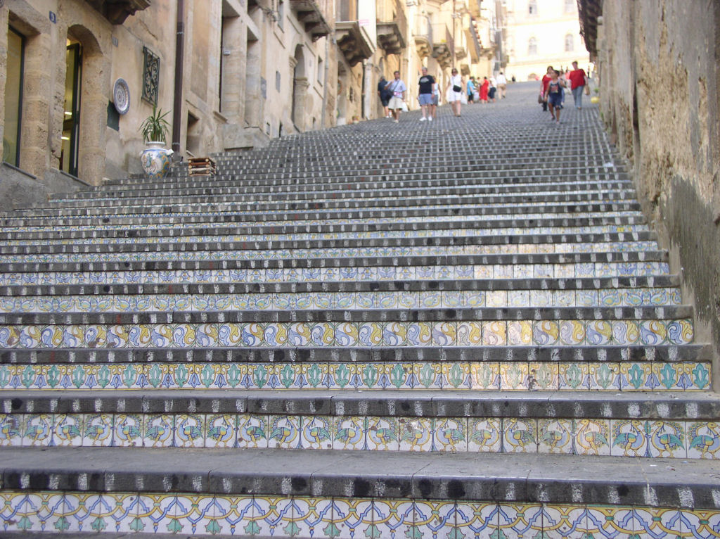 Scala di Santa Maria del Monte - Provavelmente a escadaria mais lindamente decorada do mundo 06