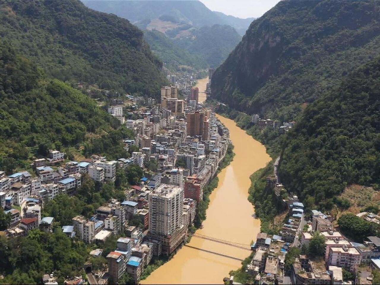 Como as pessoas vivem na cidade de Yanjing, o assentamento mais estreito do mundo