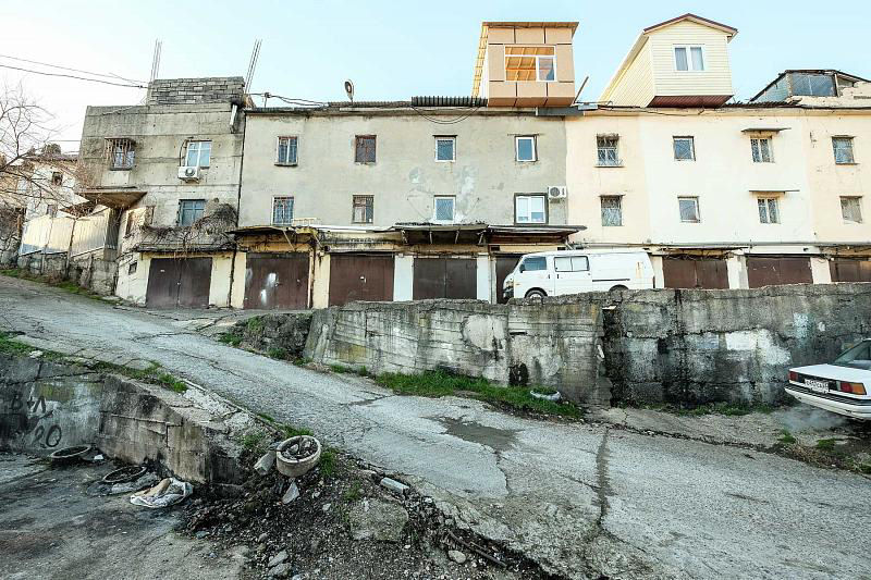 As favelas russas de Sochi: garagens automotivas transformadas em residncias rentveis ​​de vrios andares