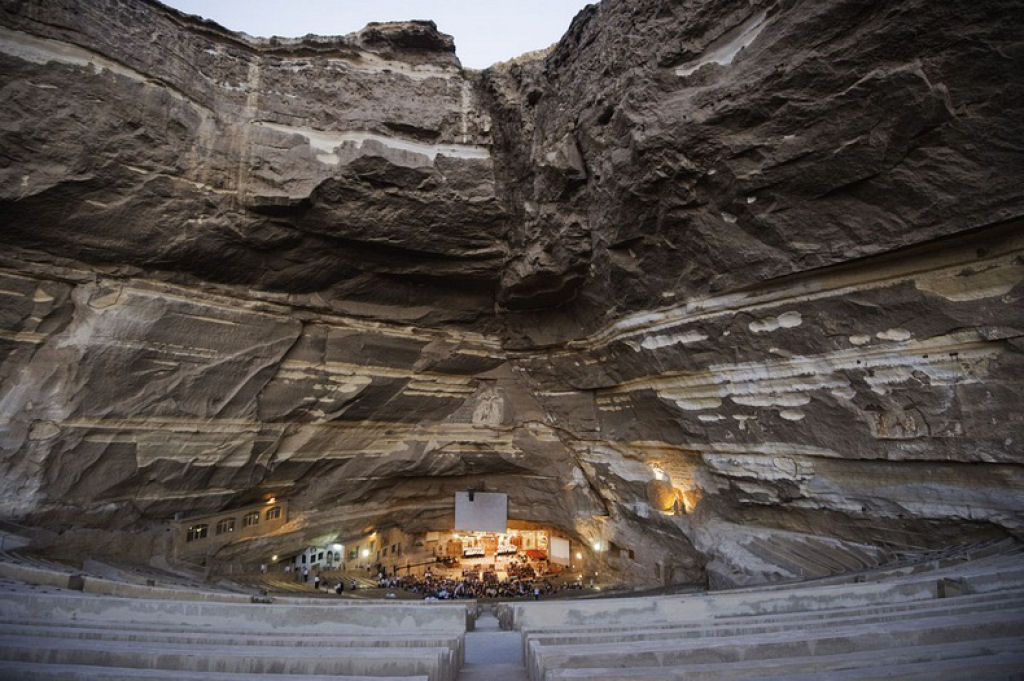 A incrvel Igreja da Caverna dos Zabbaleens no Cairo 01