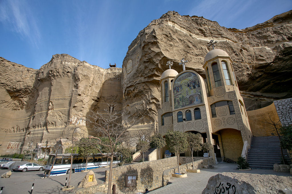A incrvel Igreja da Caverna dos Zabbaleens no Cairo 02