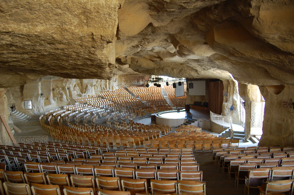 A incrvel Igreja da Caverna dos Zabbaleens no Cairo 04