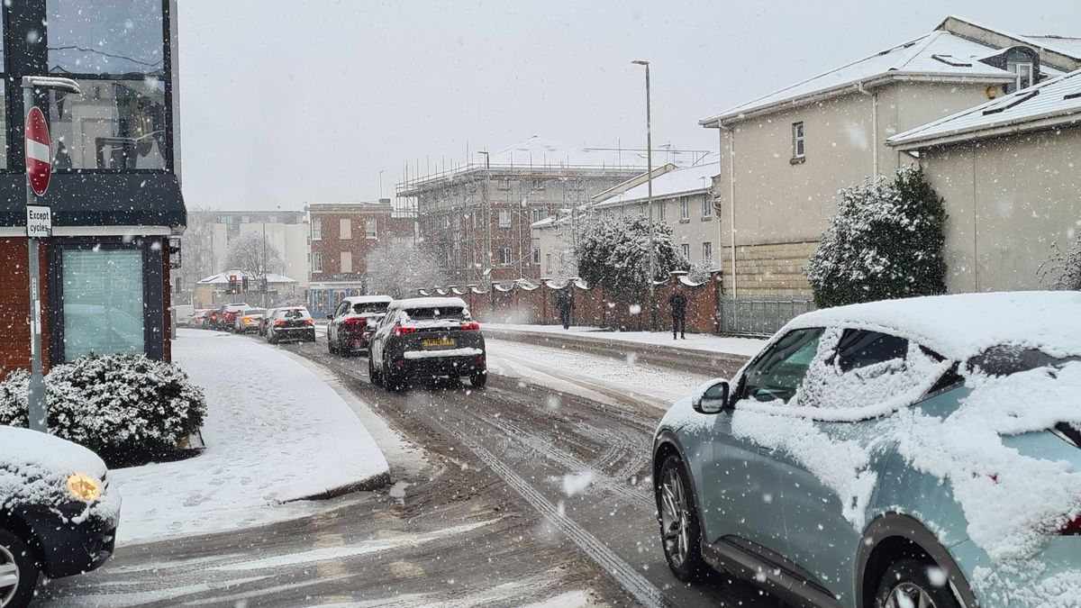 Nevasca pesada causa o caos no Reino Unido