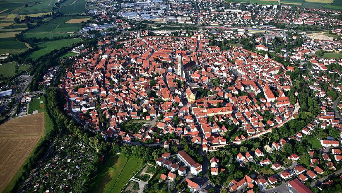 Cidade alem est integralmente assentada na cratera de impacto de um meteorito de 14,5 milhes de anos