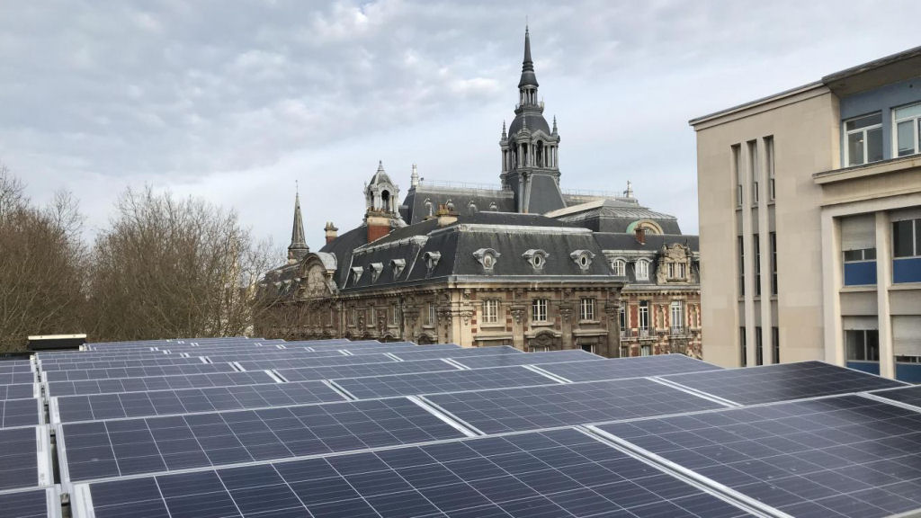 Cidade francesa instala 187 painis solares para economizar com energia e esquece de conect-los