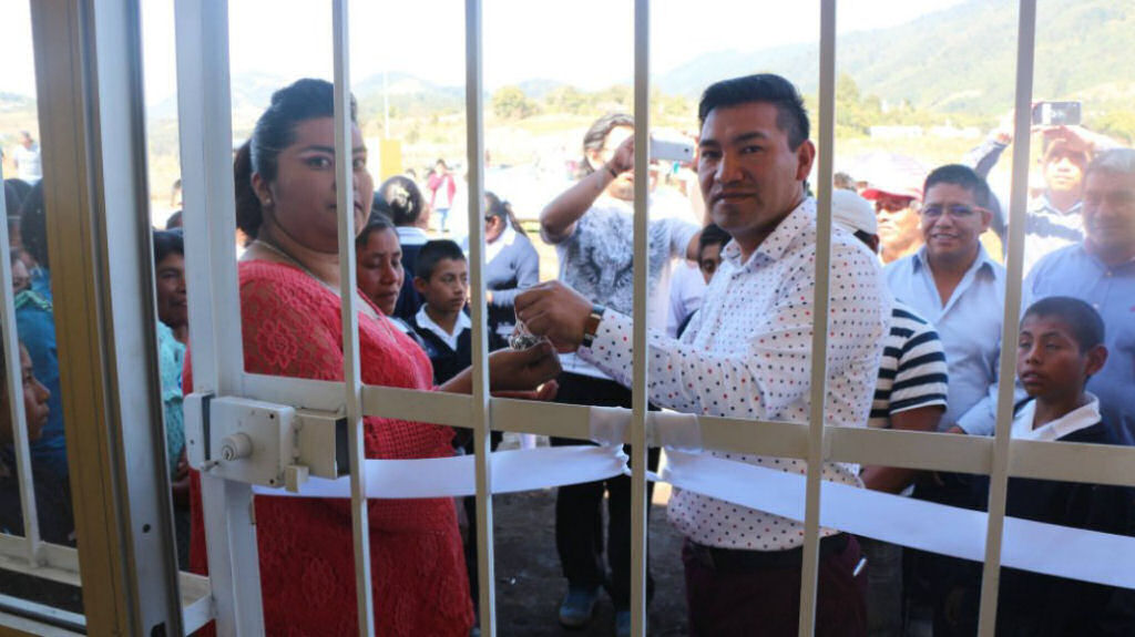 Povoado mexicano mantm prefeito em cativeiro por promessas no cumpridas e exige resgate por sua libertao