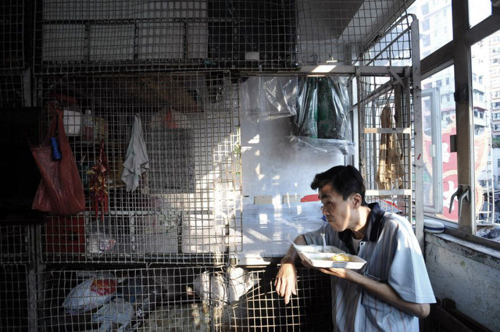 A vida nas celas de co em Hong Kong 06