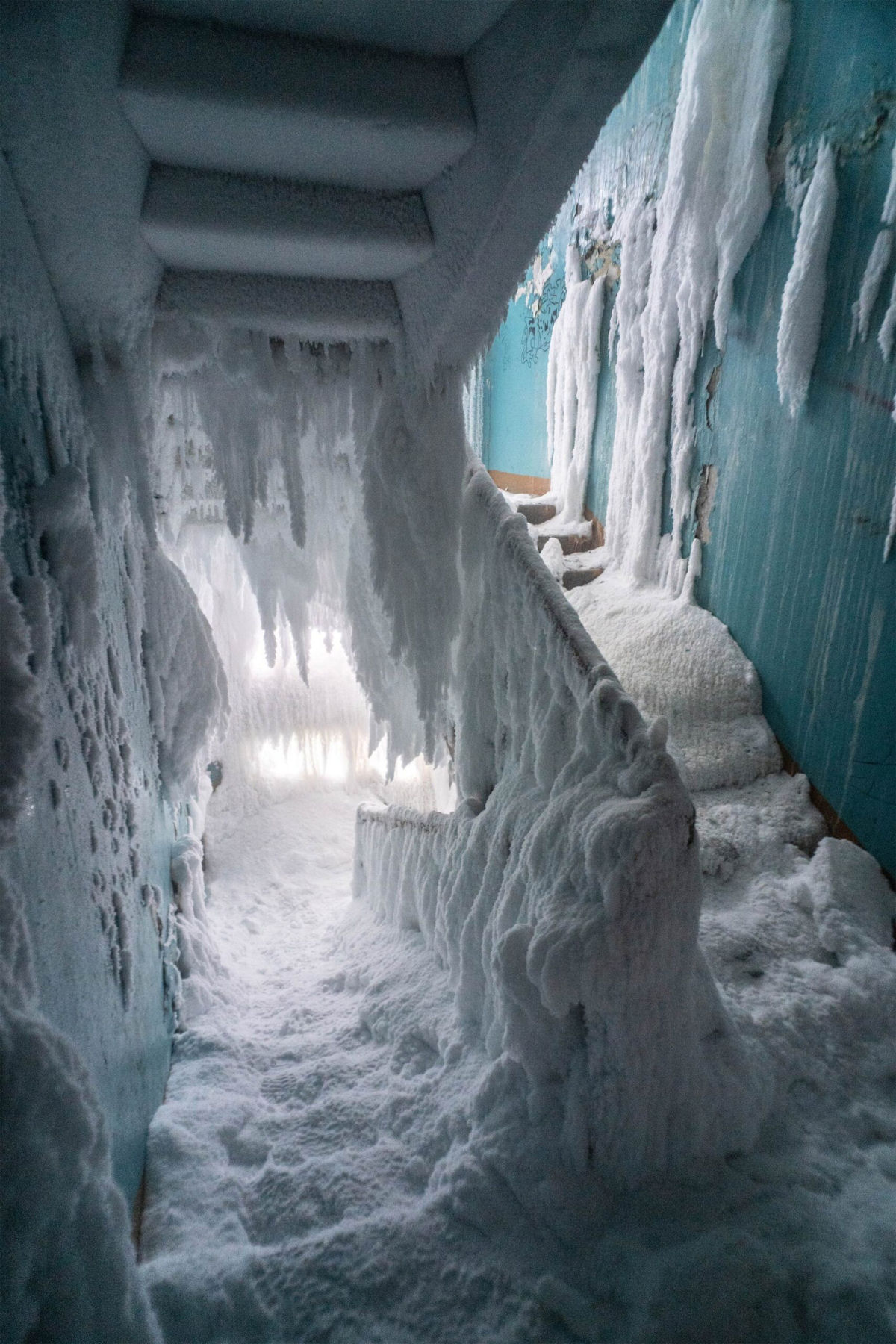 As impressionantes fotos de um complexo de apartamentos congelados em Vorkuta, na Rússia 01