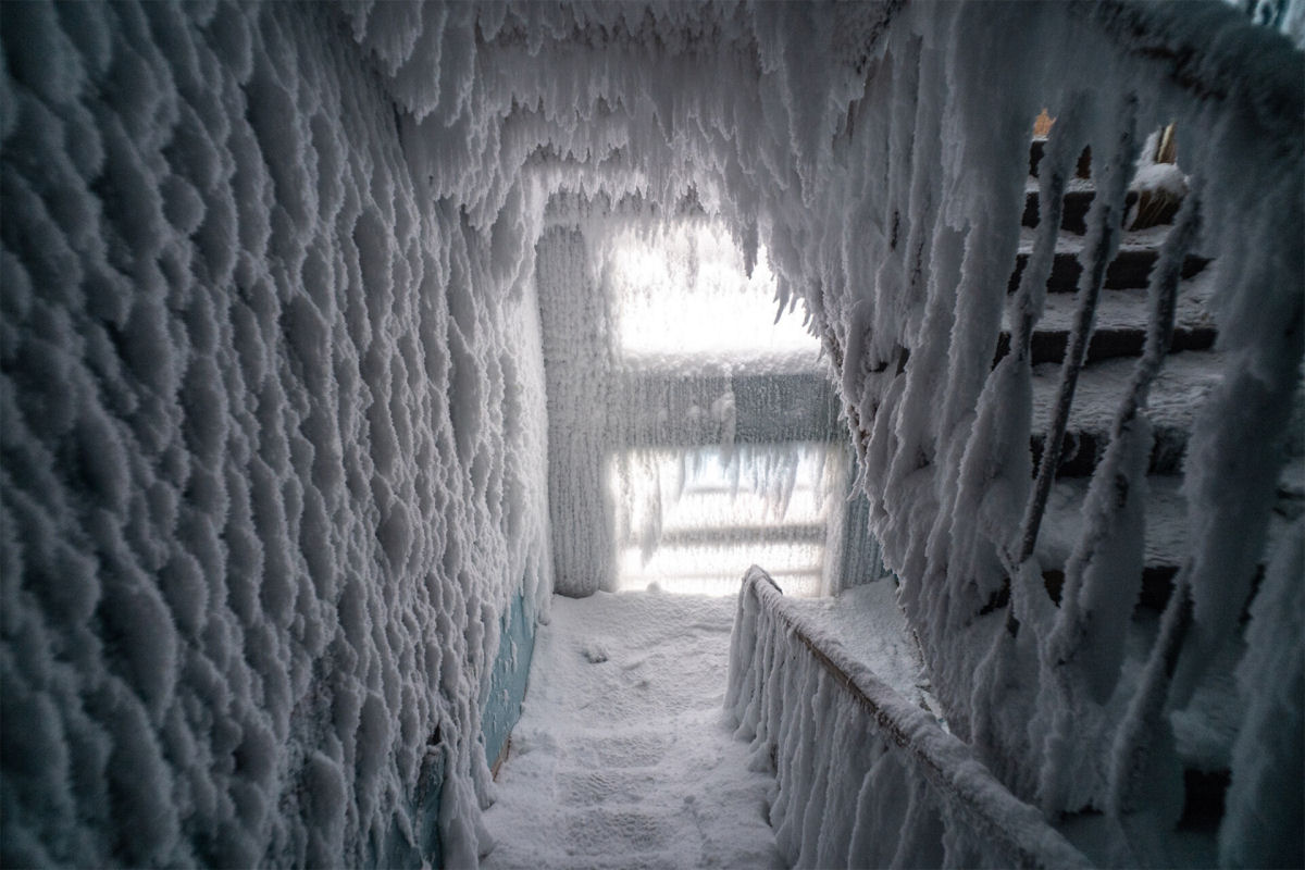 As impressionantes fotos de um complexo de apartamentos congelados em Vorkuta, na Rússia 02