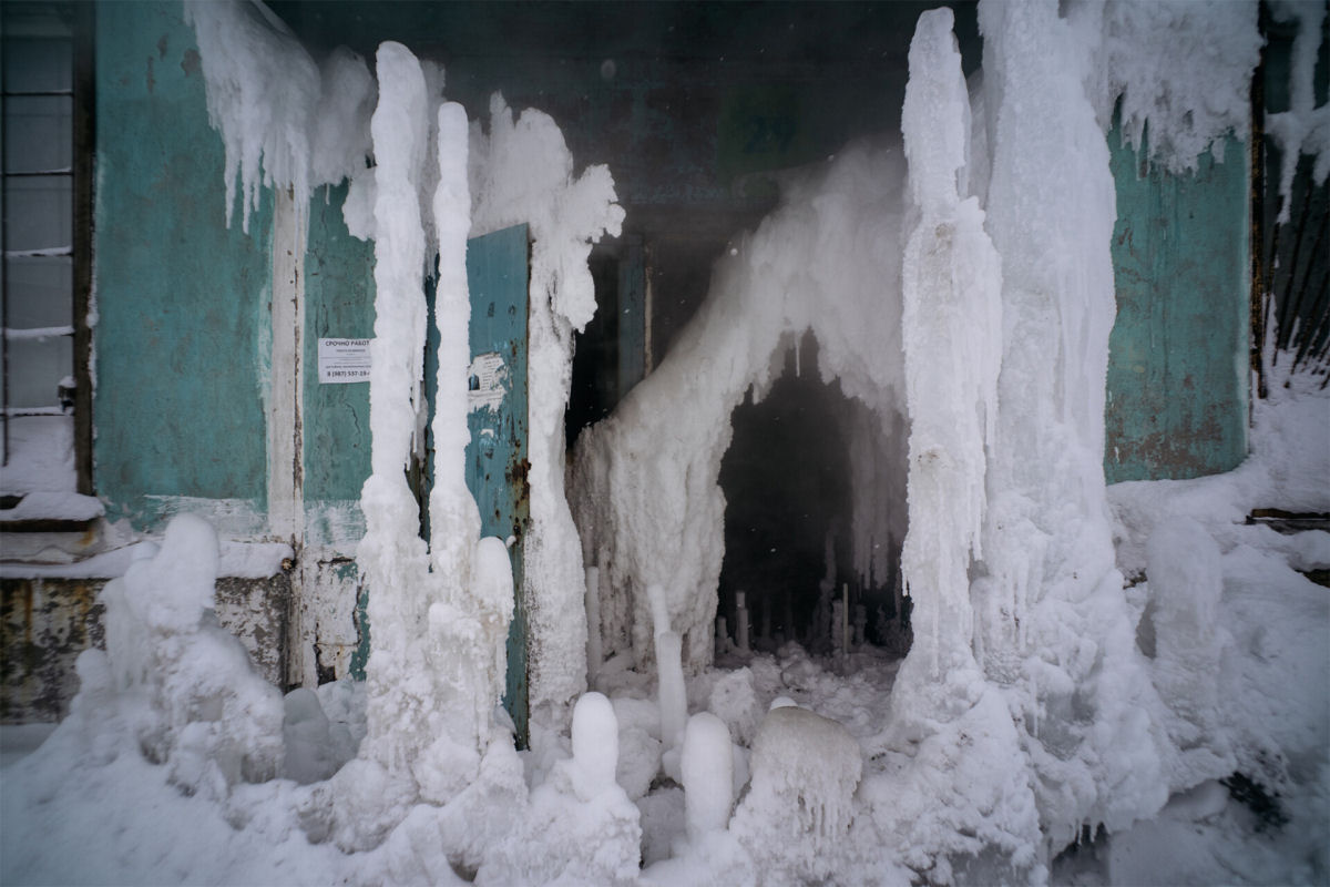 As impressionantes fotos de um complexo de apartamentos congelados em Vorkuta, na Rssia 05