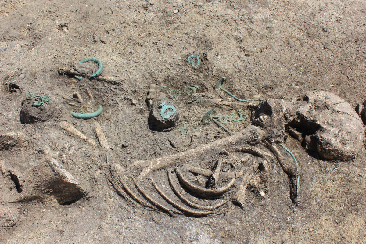Túmulo da Idade do Bronze com joias é encontrado na Hungria