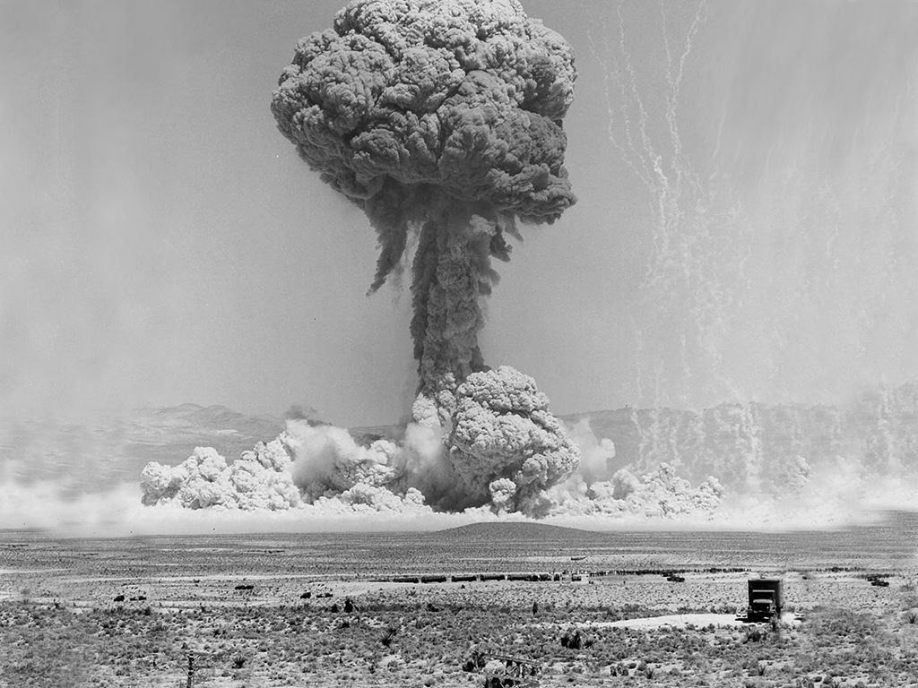 Территория ядерного взрыва. Атомный взрыв. Снимки ядерного взрыва. Ядерное оружие. Взрыв ядерного оружия.