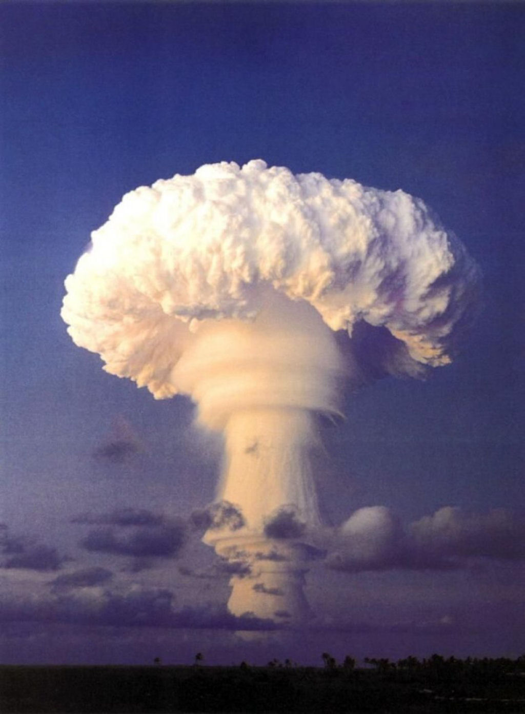 Por que uma exploso atmica forma uma nuvem em forma de cogumelo? 07