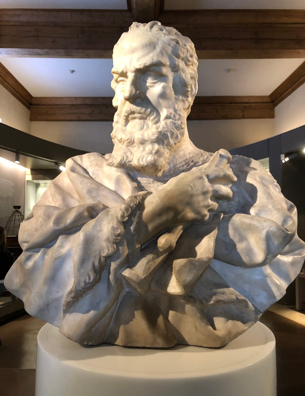 O dedo do meio de Galileu exposto em um museu de Florença, Itália