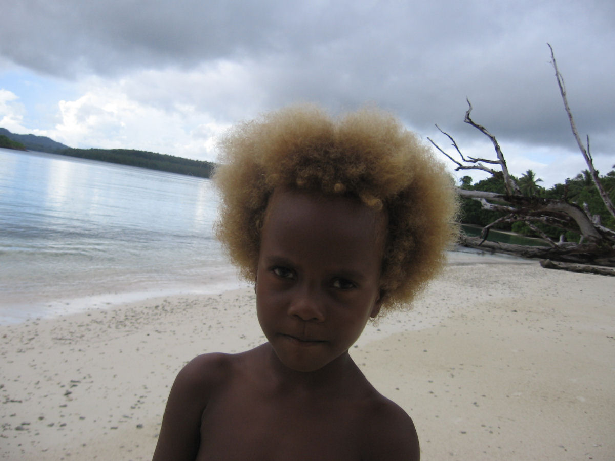 O mistério dos negros loiros das Ilhas Salomão 08