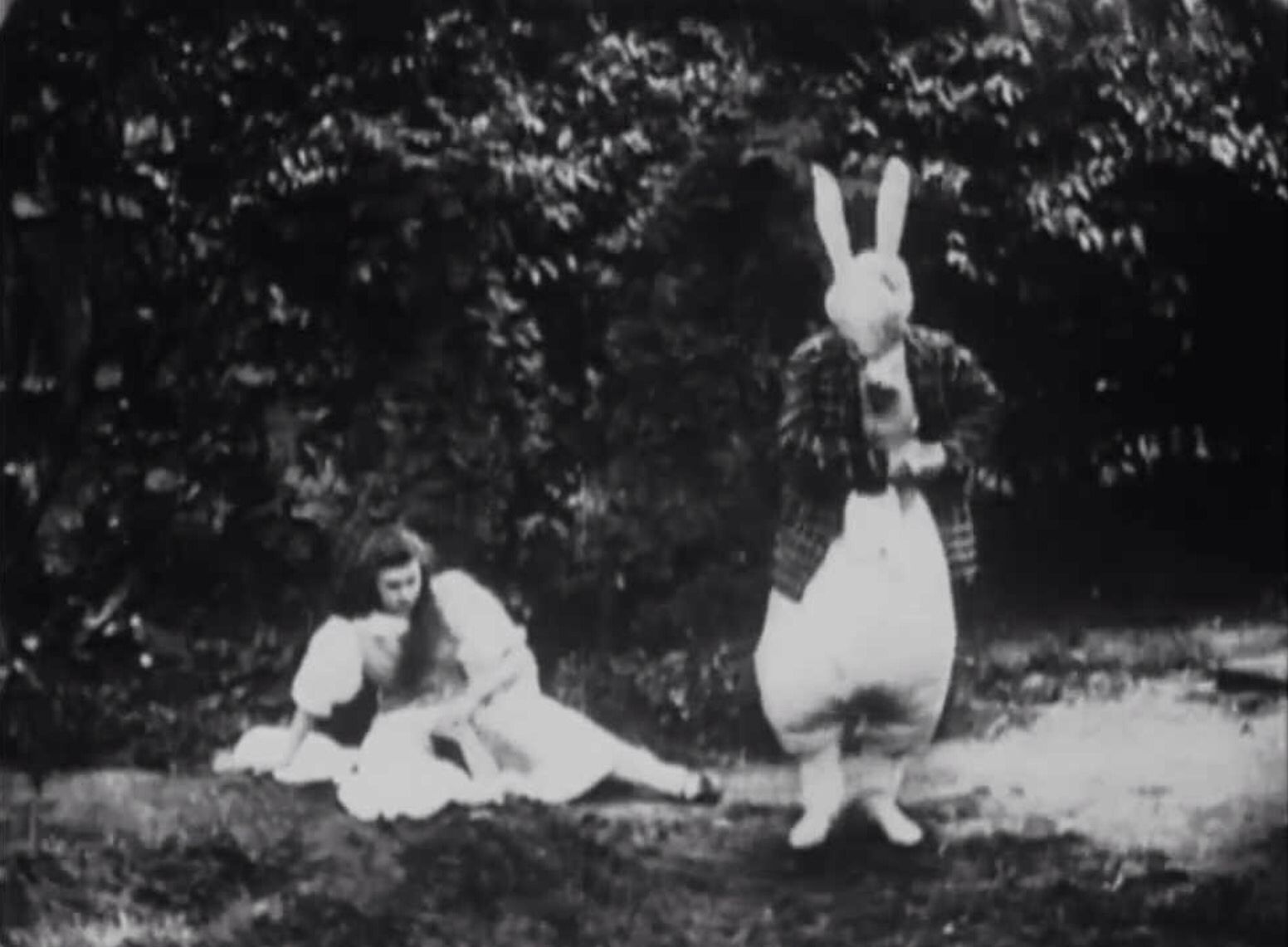 Veja a primeira versão cinematográfica de 'Alice no País das Maravilhas' de 1903