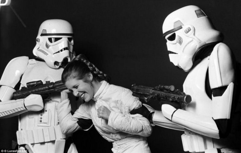 Incríveis fotos dos bastidores da saga Star Wars, em 1977 40