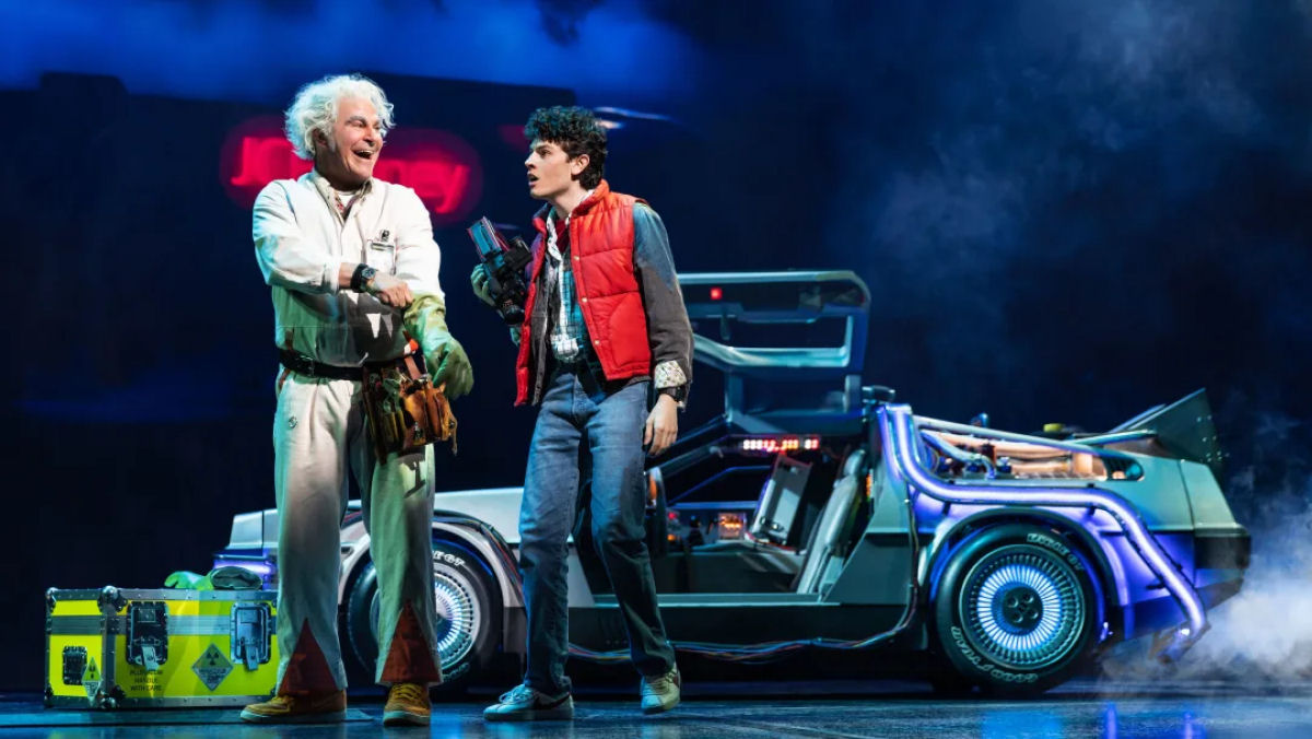 Como 'De volta para o Futuro: O Musical' reinventou seu icnico DeLorean para o palco