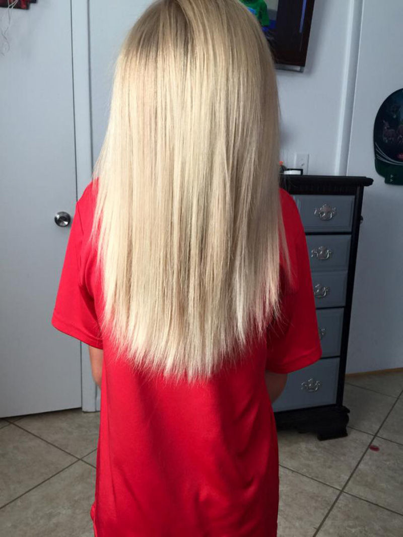 Garoto de 8 anos deixou seu cabelo crescer para doá-lo a crianças com câncer 02