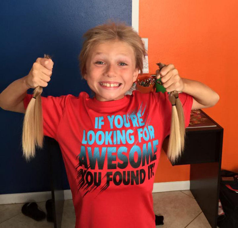 Garoto de 8 anos deixou seu cabelo crescer para doá-lo a crianças com câncer 07
