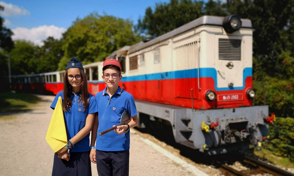 Singular ferrovia hngara  operada exclusivamente por crianas entre 10 e 14 anos