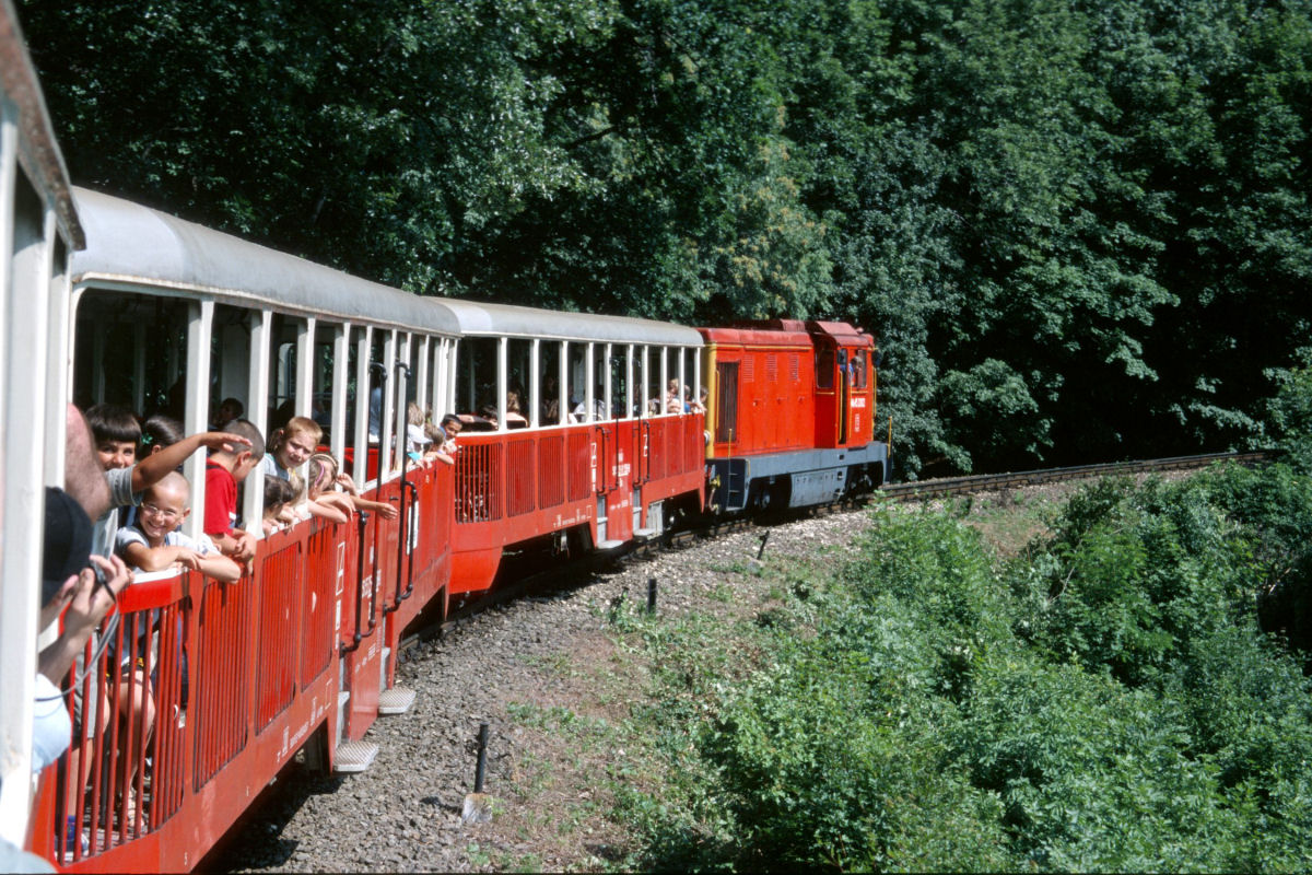 Singular ferrovia hngara  operada exclusivamente por crianas entre 10 e 14 anos