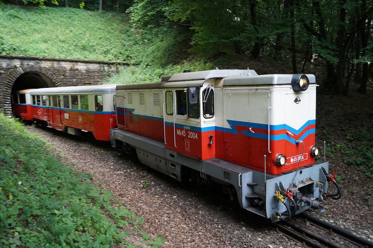 Singular ferrovia hngara  operada exclusivamente por crianas entre 10 e 14 anos